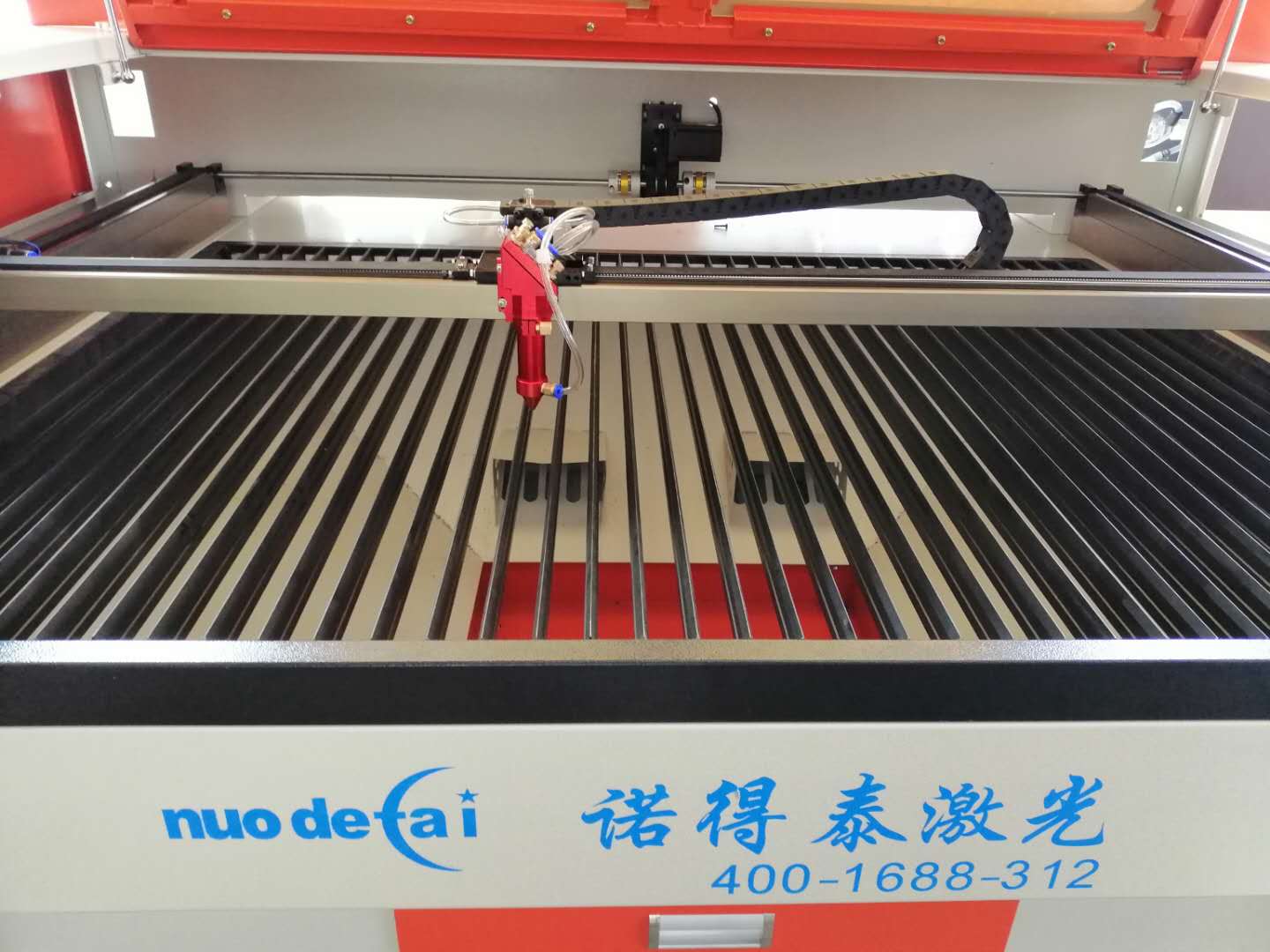 非金屬激光切割機具有哪些方面的優(yōu)點？