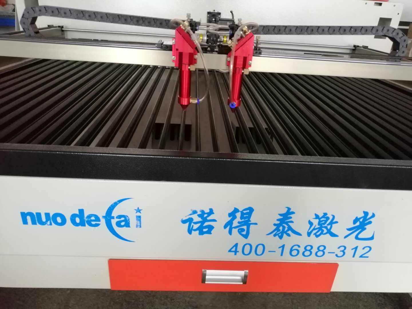 為什么紙張激光切割機切割的時候不會著火的原因在哪里？
