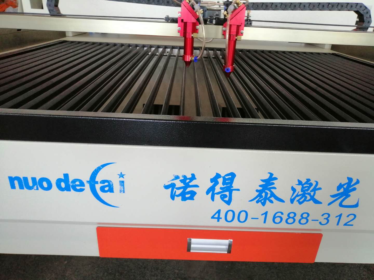 服裝面料鏤空用于激光切割機加工具有哪些的優(yōu)點？
