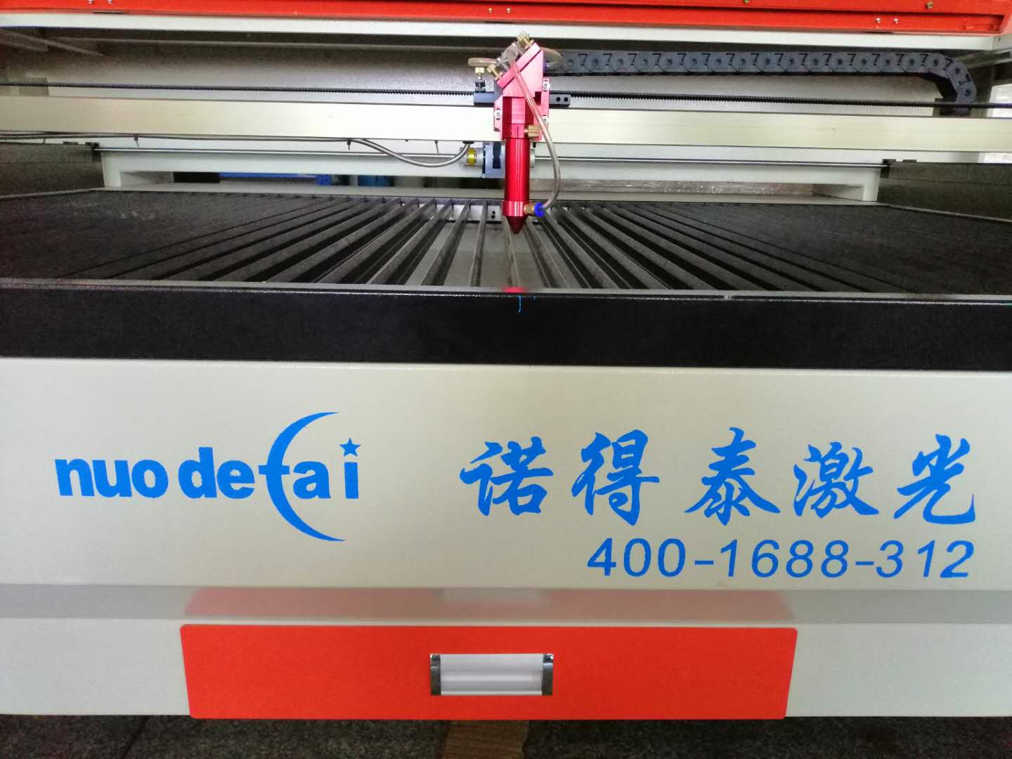 亞克力與布料兩種材料應用于激光切割機有什么區(qū)別？