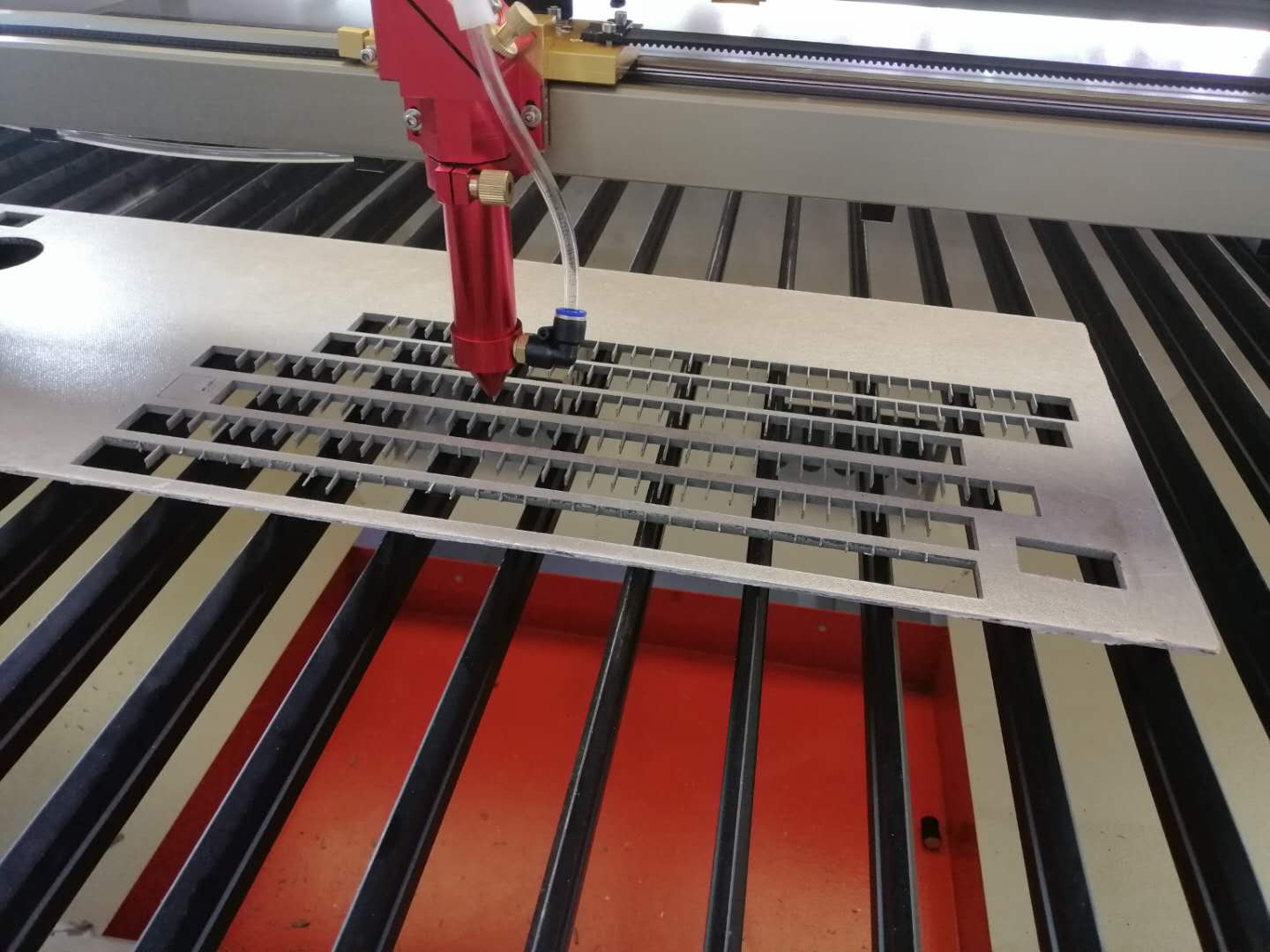 激光切割機(jī)在切割行業(yè)不可取代的因素是什么？