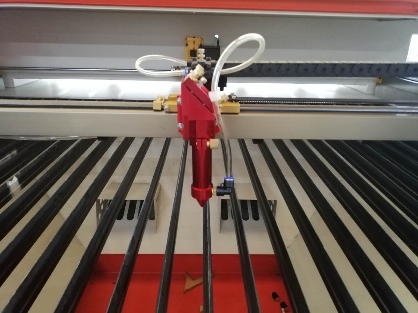 做小飾品為什么需要一臺激光切割機來幫助你！