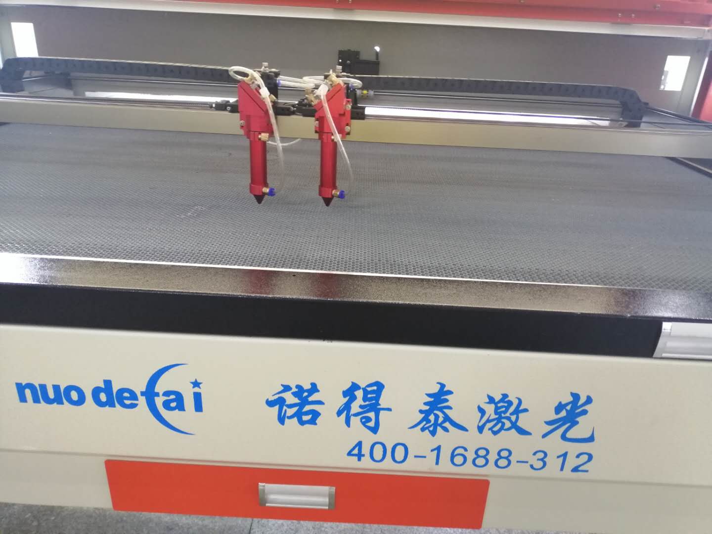 近些年來無塵布激光切割機銷售異?；鸨鞘裁丛颍?></a>
            <div   id=