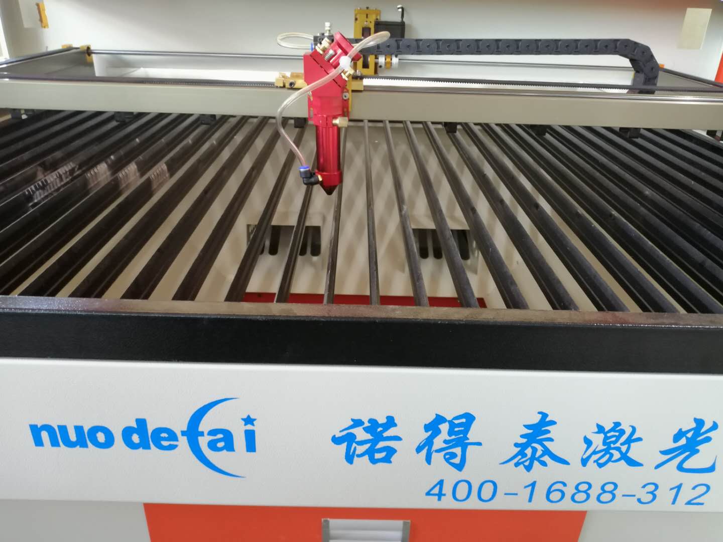 隨著激光切割機(jī)價格大跌，也使得應(yīng)用的客戶越來越多！