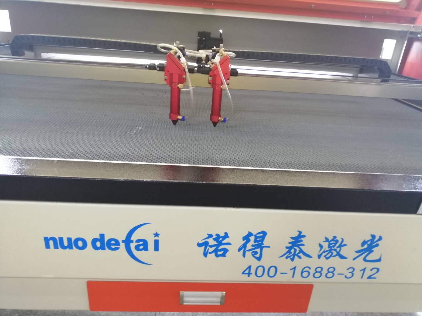 隨著人工成本不斷上漲，布料裁剪應用激光切割機也是越來越多
