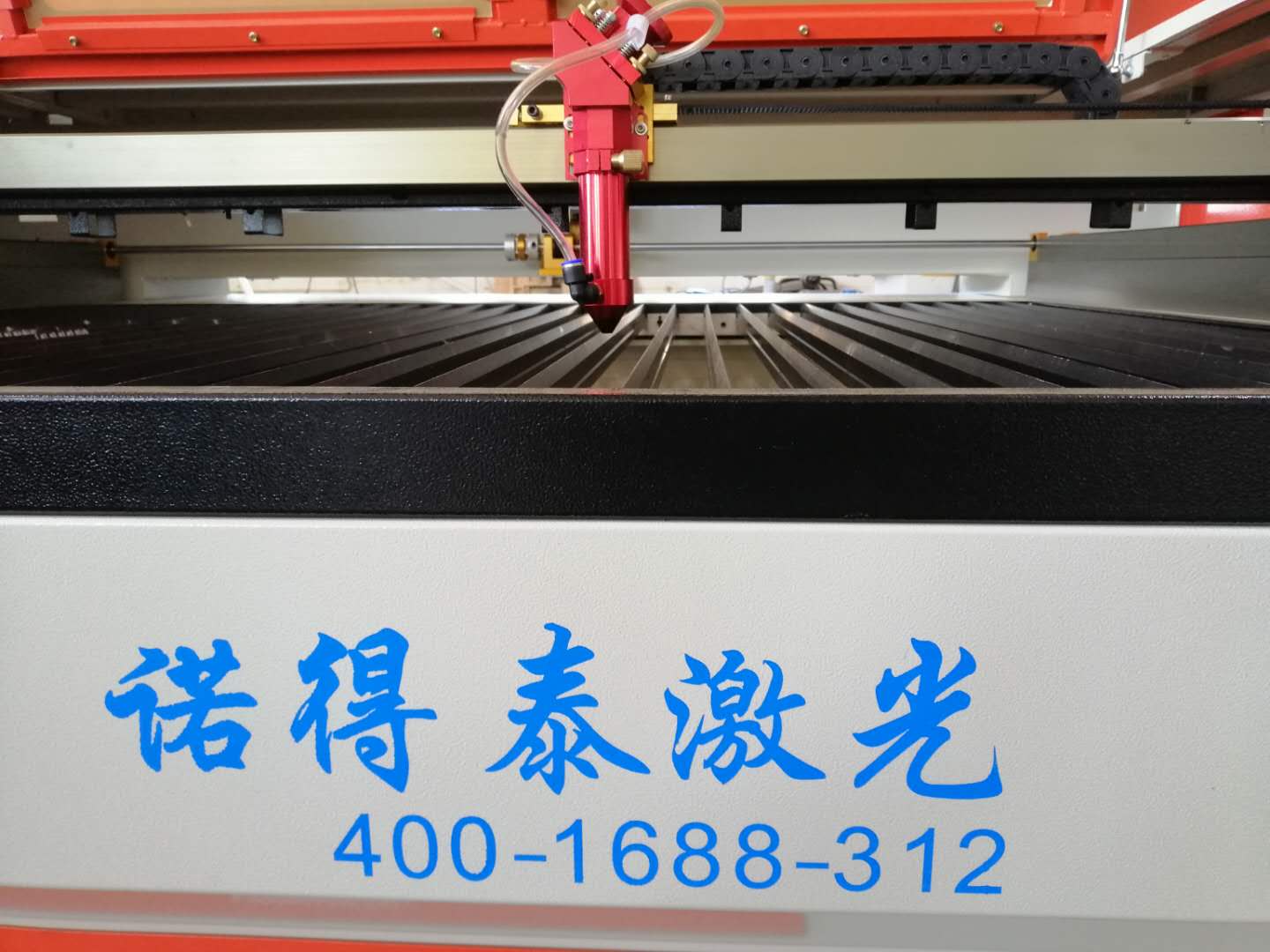 亞克力激光切割機(jī)可以二十四小時(shí)工作的原因？