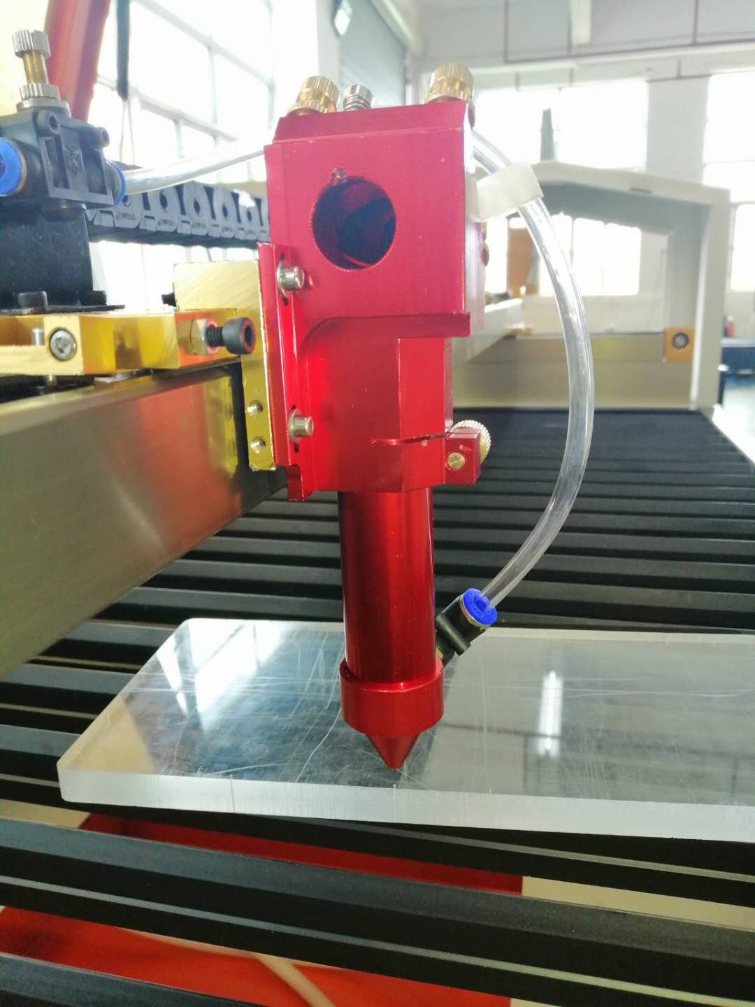 我的亞克力激光切割機加工有毛刺該怎么辦？